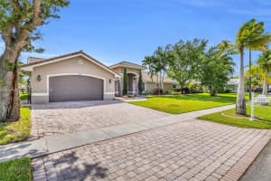 321 NW 193rd Ave, Pembroke Pines, FL 33029, - MLS#A12020406