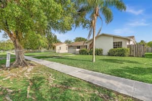 11061 SW 163rd St, Miami, FL 33157, - MLS#A12020449