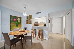 200 Lakeview Dr APT 113, Weston, FL 33326, - MLS#A12020543