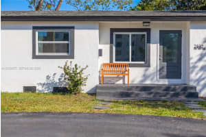 2440 NW 31st Ave, Fort Lauderdale, FL 33311, - MLS#A12020675