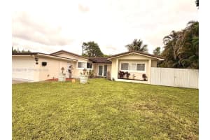 661 67th Avenue, Pembroke Pines, FL 33023 - MLS#A12020736