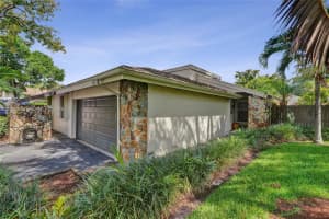 30 Cedar Rd, Hollywood, FL 33021, - MLS#A12020782