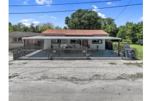 1360 Nw 77th St, Miami