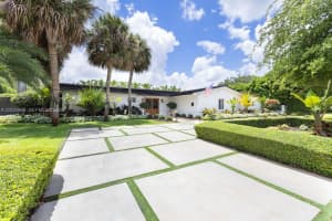 8200 Sw 102nd St, Miami