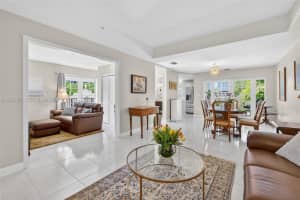 323 Navarre Ave APT 403, Coral Gables, FL 33134, - MLS#A12020971