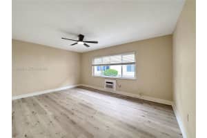 965 Bay Dr Apto 2, Miami Beach, FL 33141, - MLS#A12021001
