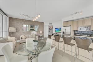 79 SW 12th St Apt 3401-S, Miami, FL 33130, - MLS#A12021282