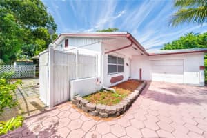 4360 NW 32nd Ct, Lauderdale Lakes, FL 33319, - MLS#A12021412