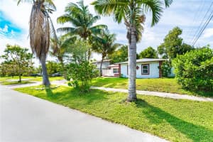 4360 NW 32nd Ct, Lauderdale Lakes, FL 33319, - MLS#A12021412