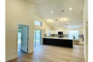 116 W Bayridge Dr, Weston