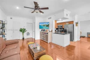 11650 SW 2nd St, Pembroke Pines, FL 33025, - MLS#A12021837