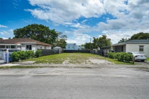 3056 Sw 13th St Miami, FL 33145 - MLS#A12022206