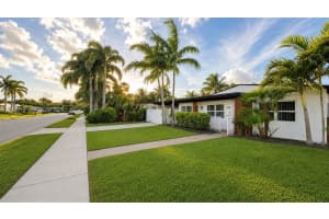 1155 Hayes St, Hollywood, FL 33019, - MLS#A12022315