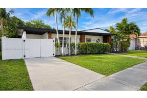 1155 Hayes St, Hollywood, FL 33019, - MLS#A12022315