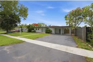 1141 SW 45th Terrace, Plantation, FL 33317, - MLS#A12022581
