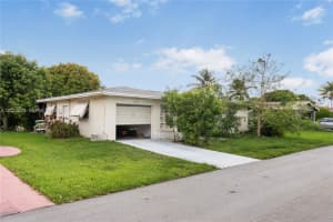 6013 NW 68th Ave, Tamarac, FL 33321, - MLS#A12022594