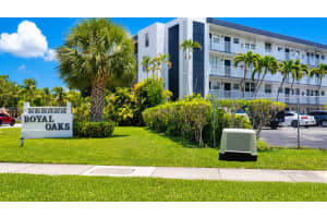 447 Ne 195th St 117, Miami