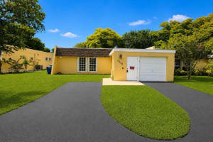7332 Bay Hill Dr, Hialeah