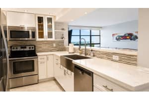 600 Parkview Dr APT 829, Hallandale Beach, FL 33009, - MLS#A12023270