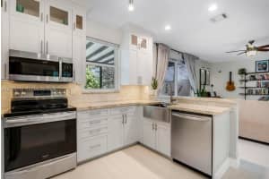 690 NW 159th Ln, Pembroke Pines, FL 33028, - MLS#A12023312