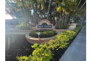 977 Coral Club Dr 977, Coral Springs