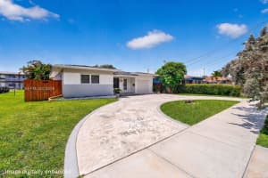 709 NW 9th Ct, Hallandale Beach, FL 33009, - MLS#A12023779