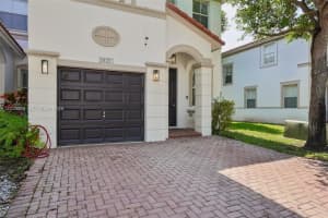 8121 NW 108th Pl, Doral, FL 33178, - MLS#A12024335