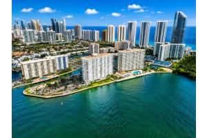 300 Bayview Dr 807, Sunny Isles Beach
