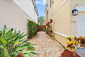 1241 Grant St, Hollywood, FL 33019, - MLS#A12024723