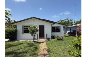 2711 Dewey St, Hollywood, FL 33020, - MLS#A12025374