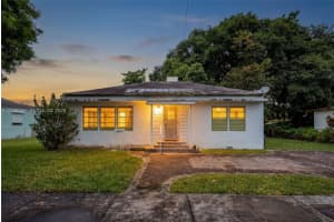1279 Nw 41st St, Miami