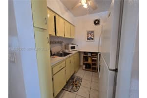 820 SW 11th St #4b, Hallandale Beach, FL 33009, - MLS#A12026251