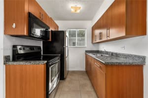 932 Moffett St APT 6, Hallandale Beach, FL 33009, - MLS#A12026265