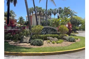 8290 Lake Dr 143, Doral 8290 Lake Dr 143, Doral