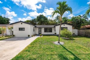 537 S 29th Ct, Hollywood, FL 33020, - MLS#A12026591