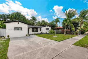 537 S 29th Ct, Hollywood, FL 33020, - MLS#A12026591