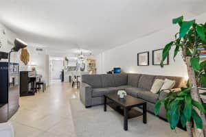 400 Commodore Dr APT 206, Plantation, FL 33325, - MLS#A12026906