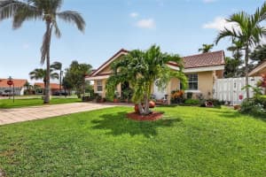 18847 NW 83rd Pl, Hialeah, FL 33015, - MLS#A12027010