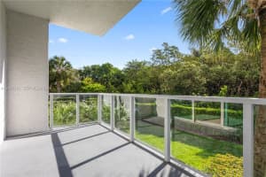 15051 Royal Oaks Ln 101, North Miami