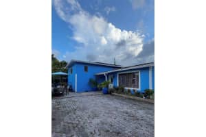 1300 Ne 203rd St, Miami