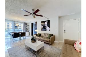 9350 Fontainebleau Blvd APT 101, Miami, FL 33172, - MLS#A12027670