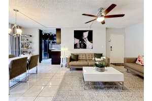 9350 Fontainebleau Blvd APT 101, Miami, FL 33172, - MLS#A12027670