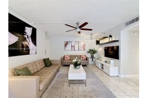 9350 Fontainebleau Blvd APT 101, Miami, FL 33172, - MLS#A12027670