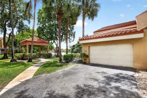 566 N University Dr, Plantation 566 N University Dr, Plantation