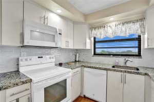 901 Colony Point Cir APT 501, Pembroke Pines, FL 33026, - MLS#A12028405