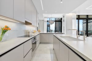 88 SW 7th St Apt 4001, Miami, FL 33130, - MLS#A12028692