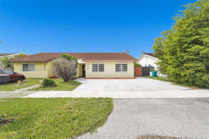 13546 Sw 63rd Lane H-w, Miami