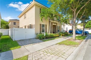 16946 Sw 90th Terrace Circle, Miami