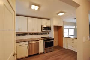 6080 NW 44th St APT 201, Lauderhill, FL 33319, - MLS#A12029214
