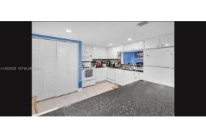 9427 Nw 42nd St, Sunrise